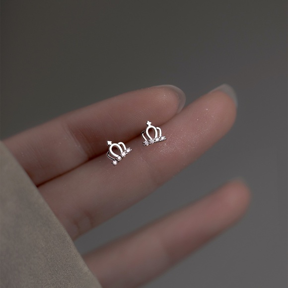 Sterling Silver Crown Stud Earrings Princess Crown Rhinestone Stud Earrings - Picture 4 of 5